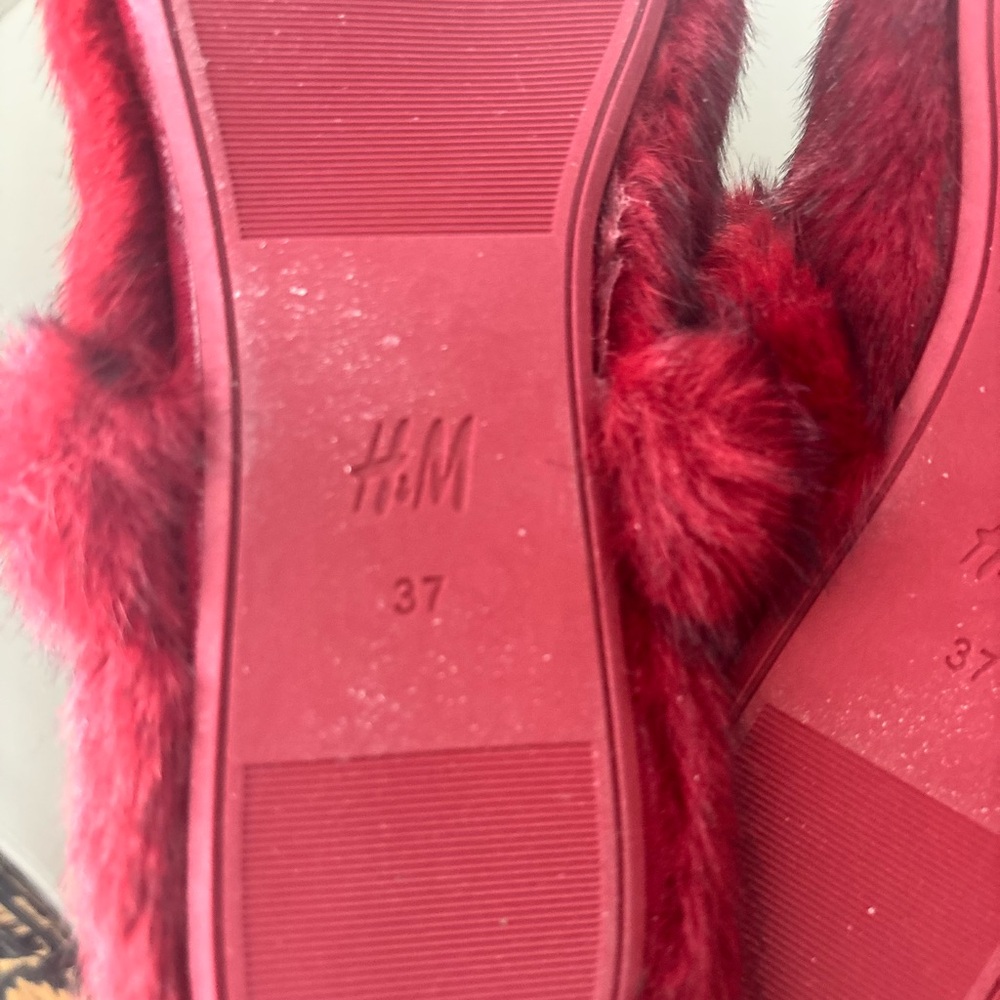 H&M Red Fur Slippers for Women - Picture 2 of 5